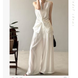 sleeveless shirt