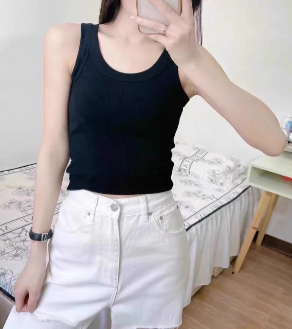 New summer outerwear and undershirt with concealed breast and sleeveless white knit base top