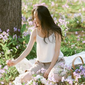 Summer New Women's White Cropped Sleeveless Camisole for Layering and Outerwear